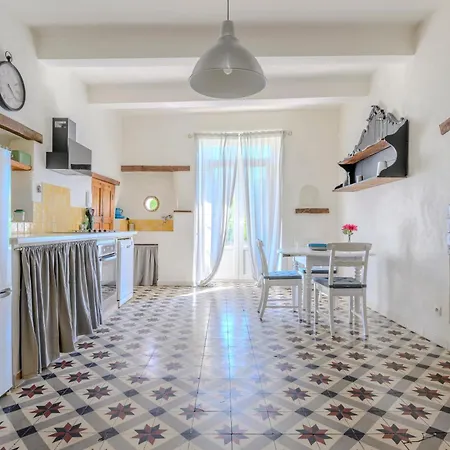 Holiday home Maison Bleue 26170