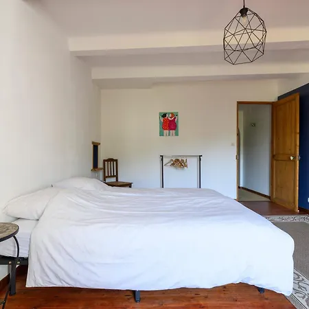 펜션 Maison Bleue 26170 *