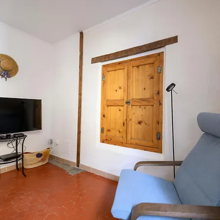 Holiday home Maison Bleue 26170
